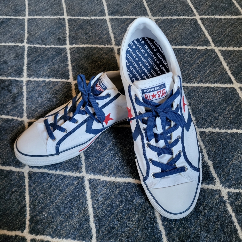Converse - low top chuck taylors